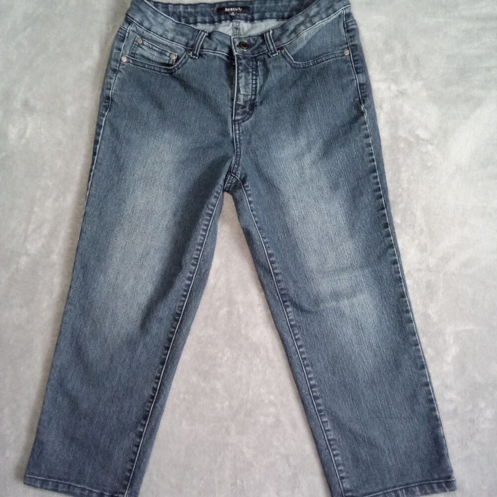 womans Relativity blue denim jean capri size 10‎